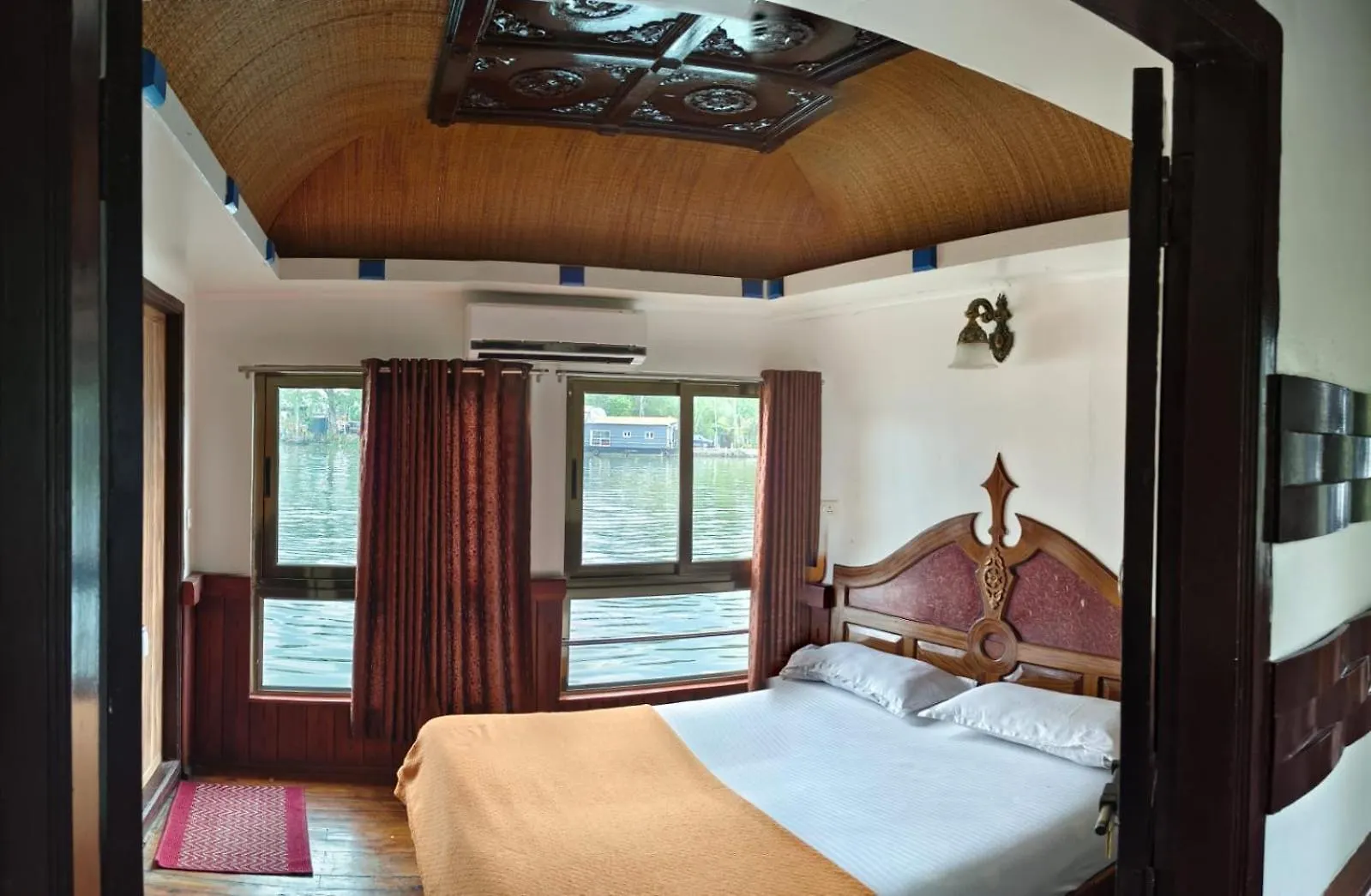 فندق Vinayak House Boat Alappuzha