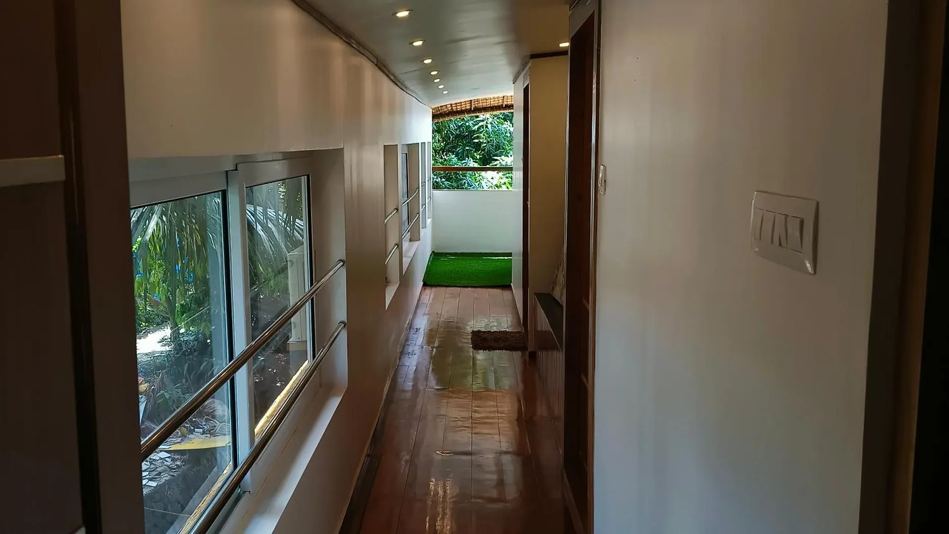 فندق Vinayak House Boat Alappuzha الهند